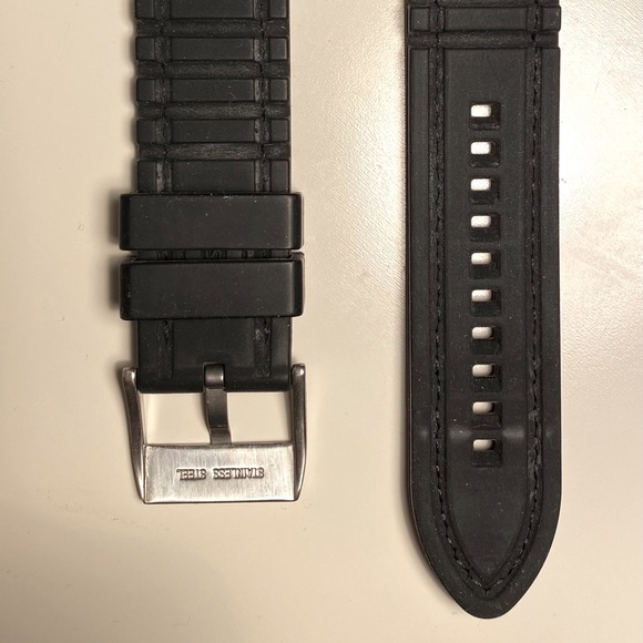 22mm quick release black silicone watch strap - Picture 2 of 3